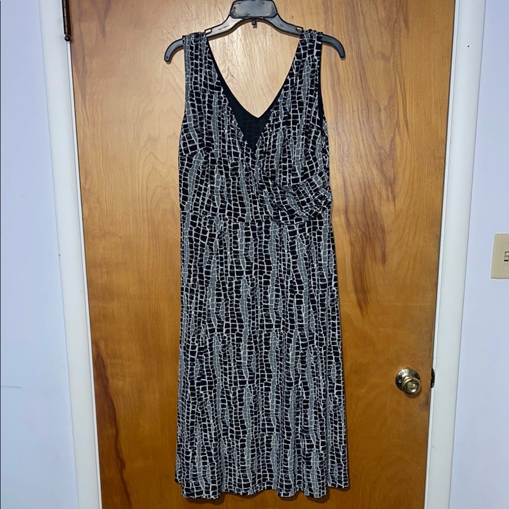 Elegant Black Gray and White Sleeveless Plus Size Dress